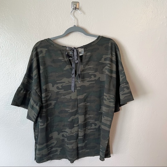New Sanctuary Camo Short Sleeve Sweatshirt XL - Picture 2 of 7